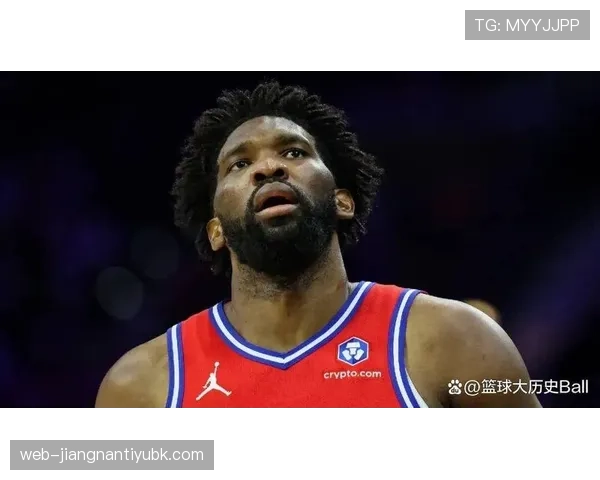 恩比德昨儿穿的竟然像去派对，不像打球的样子啊！