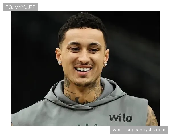 库兹马无球跑动制造错位，拉开空间效率显著提升