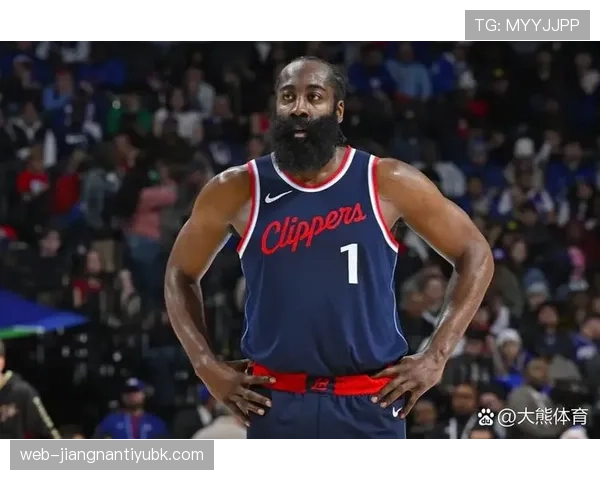 哈登利用挡拆拉开空间提升三分效率超过队内其他射手