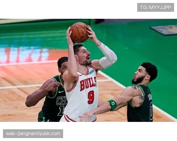 武切维奇无球策应拉开空间，改变公牛进攻结构